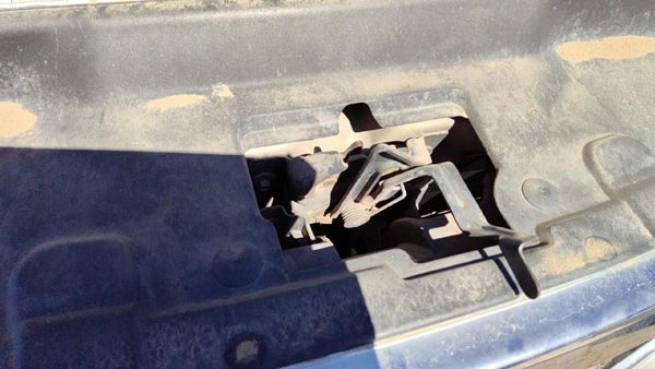 1997-2005 Ford Expedition Hood Latch Assembly With Bracket Oem Yl3Z16138Aa — photo 3
