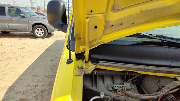 2002 Chevy Express 3500 Hood Hinge RH Van 2500 Yellow — photo 3