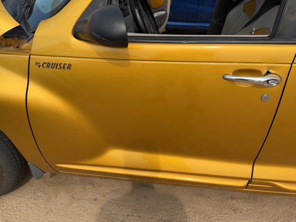 2002 Chrysler PT Cruiser Front Door LH Inca Gold PY6 — photo 1