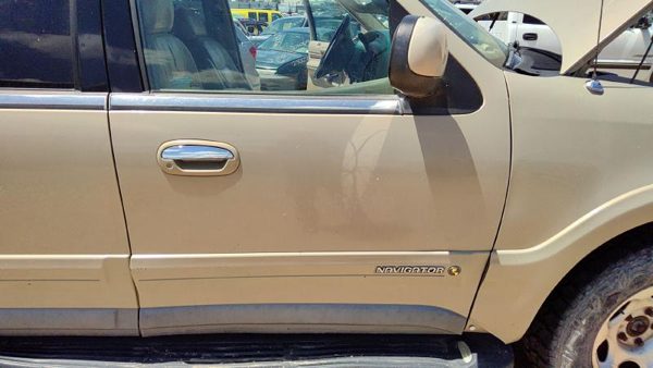 1998 Lincoln Navigator Front Door RH Gold Bi — photo 1