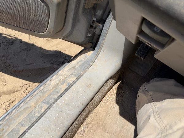 04-09 Cadillac Srx Driver Left Lower Kick Trim Panel Oem Gray 132 — photo 2