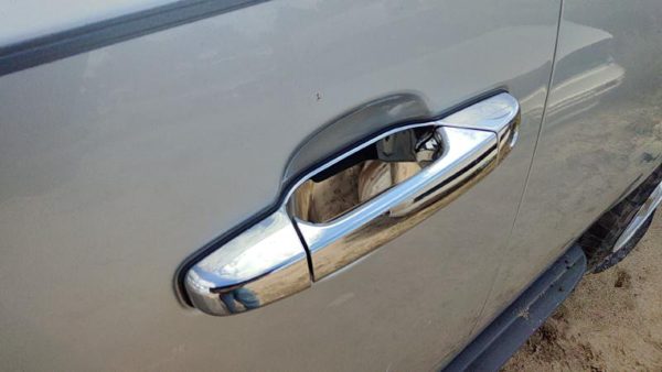 2010 Chevy Tahoe Outside Door Handle LH Silver U726S — photo 3