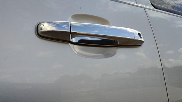 2010 Chevy Tahoe Outside Door Handle LH Silver U726S — photo 4