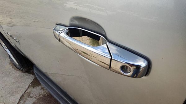 2010 Chevy Tahoe Outside Door Handle LH Silver U726S — photo 2