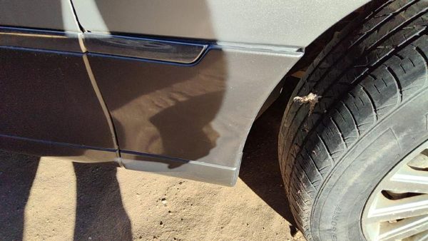 98-11 Lincoln Town Car Passenger Right Moulding From Fender Trim Strip Silver — photo 3