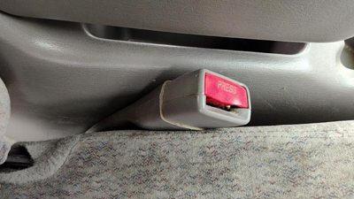 00-05 Chevy Malibu Passenger Right Front Seat Belt Buckle Receiver Oem 92d Gray