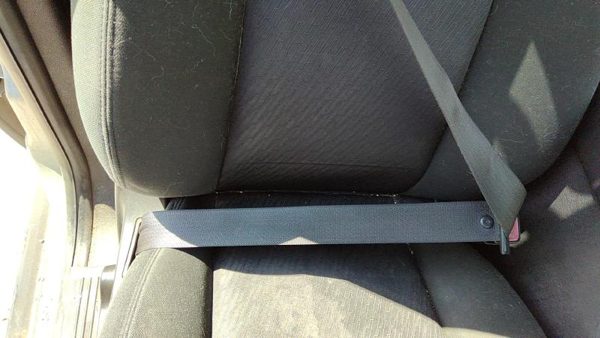 2010 Chevy Tahoe Passenger Right Front Seat Belt Retractor Oem Shoulder Black — photo 2
