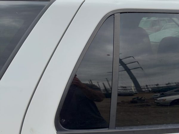 95-05 S10 Blazer Passenger Right Rear Vent Window Back Door Glass With Frame Oem — photo 2