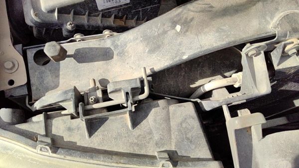 2003-2007 Silverado 1500 Passenger Right Headlight Mount Panel Oem — photo 2