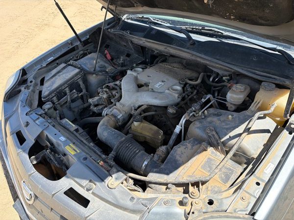 2004 Cadillac SRX — vehicle photo 2