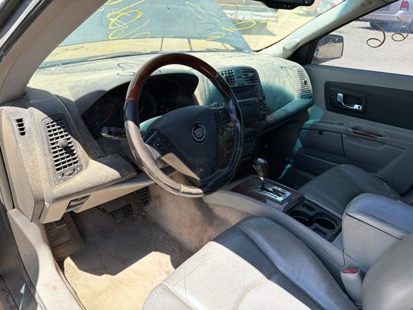 2004 Cadillac SRX — vehicle photo 3