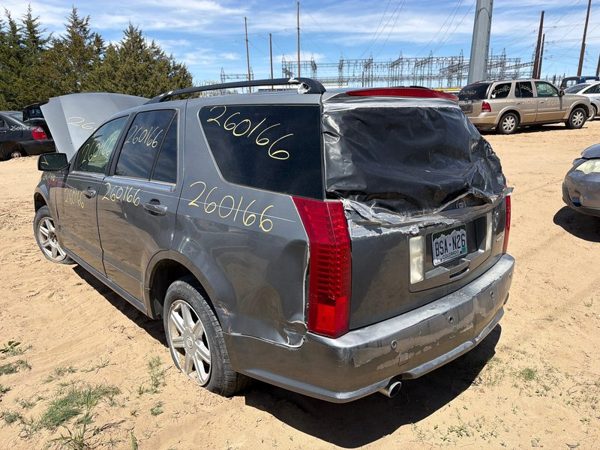 2004 Cadillac SRX — vehicle photo 4