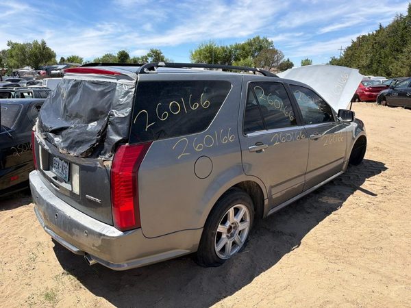 2004 Cadillac SRX — vehicle photo 5