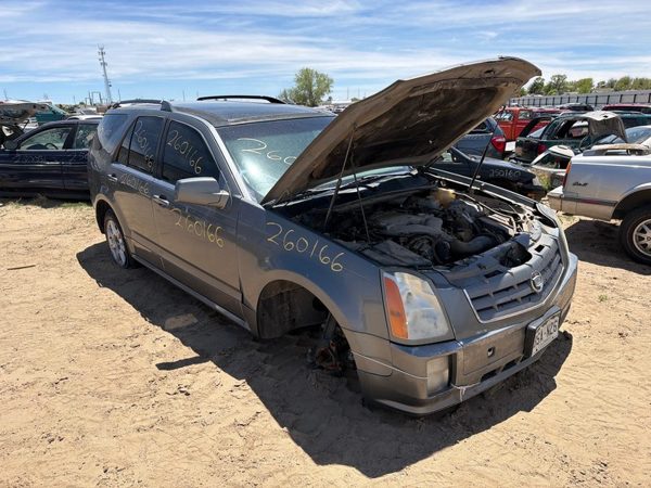 2004 Cadillac SRX — vehicle photo 6