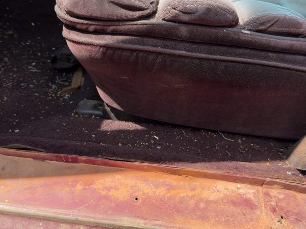 85-90 Buick Park Ave Driver Left Power Seat Track With Motors Only Oem Red — photo 2