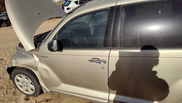 2002 Chrysler PT Cruiser Front Door LH Pkj Light Almond — photo 1