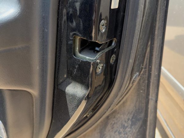 1998 Nissan Maxima Passenger Right Front Door Latch With Rods/Cables Oem — photo 2