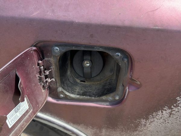 92-95 Olds Eighty Eight Fuel Filler Neck Assembly With Gas Cap Oem Upper Royale — photo 3