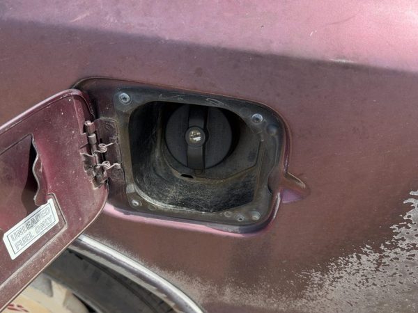 92-95 Olds Eighty Eight Fuel Filler Neck Assembly With Gas Cap Oem Upper Royale — photo 1