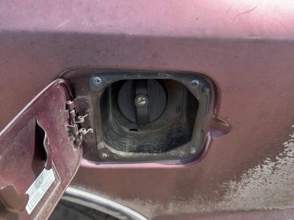 92-95 Olds Eighty Eight Fuel Filler Neck Assembly With Gas Cap Oem Upper Royale — photo 2