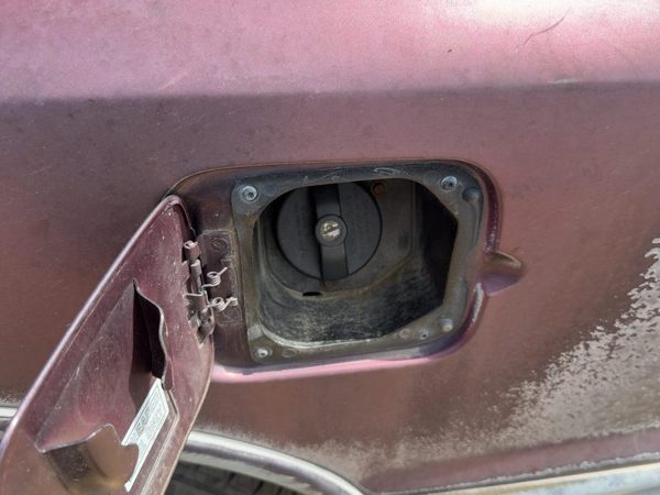 92-95 Olds Eighty Eight Fuel Filler Neck Assembly With Gas Cap Oem Upper Royale — photo 4