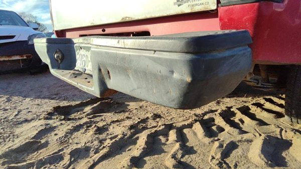 1986-1997 Nissan Hardbody Rear Bumper Assembly With Brackets Oem 999T16d013 — photo 3