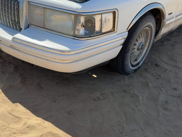 1991-1994 Lincoln Town Car Front Bumper Cover Assembly Oem White Wt F1Vy17D957A — photo 2
