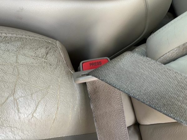 2001-2002 Chevy Suburban Driver Left Front Seat Belt Buckle Receiver Oem Tan 52I — photo 5