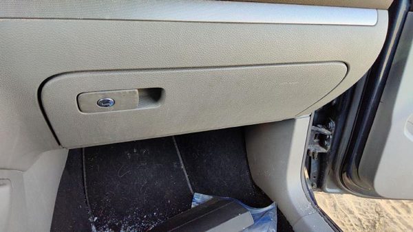 2005 06 Vw Jetta Glove Box Assembly Complete Door With Latch Oem Gray — photo 2