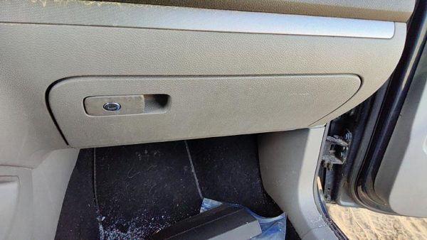 2005 06 Vw Jetta Glove Box Assembly Complete Door With Latch Oem Gray — photo 3