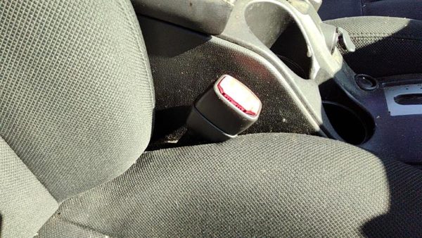 2006-2007 Pontiac Grand Prix Passenger Right Front Seat Belt Buckle Receiver Oem — photo 1