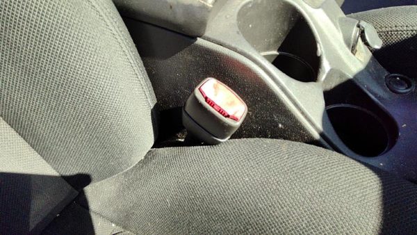 2006-2007 Pontiac Grand Prix Passenger Right Front Seat Belt Buckle Receiver Oem — photo 4