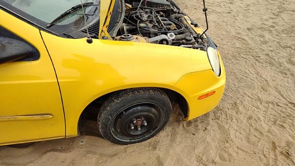 2000-2005 Dodge Neon Passenger Right Front Fender Oem Yellow 05012670Ad — photo 3