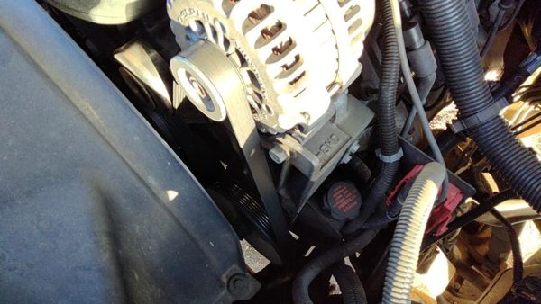 2001 Chevy Suburban Power Steering Pump With Mount Bracket Oem — photo 2
