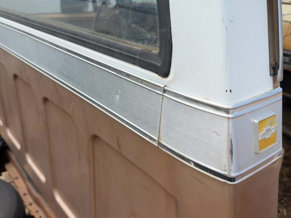 80 Silverado C20 Long Trim Strip Rear Moulding Below Back Glass And Corners Oem — photo 2