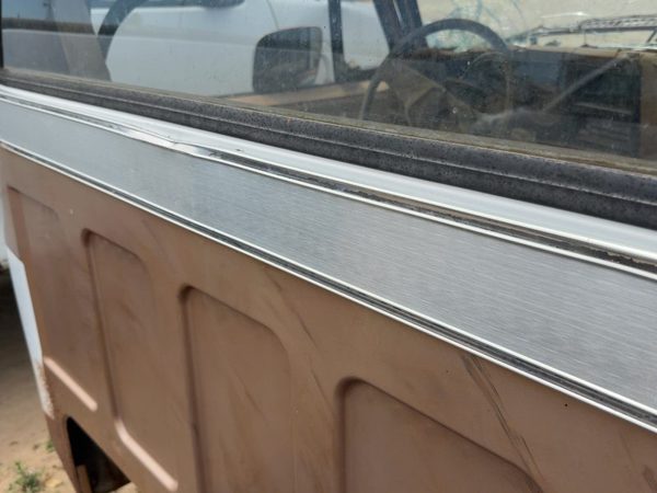 80 Silverado C20 Long Trim Strip Rear Moulding Below Back Glass And Corners Oem — photo 3