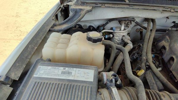 99-07 Silverado 2500 Hd Coolant Reservoir Radiator Overflow Tank Bottle 8.1L — photo 3