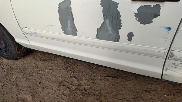 1998-2008 Ford Crown Vic Driver Left Front Moulding From Door Trim Strip White — photo 1