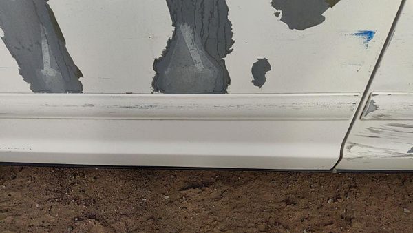 1998-2008 Ford Crown Vic Driver Left Front Moulding From Door Trim Strip White — photo 2