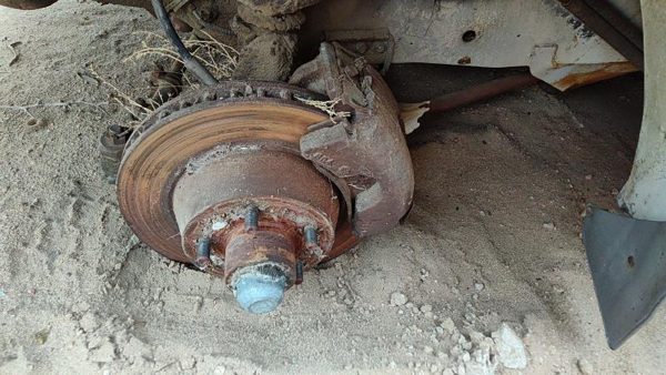 73-80 Van B200 Driver Left Front Spindle Steering Knuckle With Wheel Hub Oem — photo 2