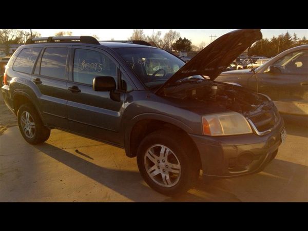 2006 Mitsubishi Endeavor — vehicle photo 2