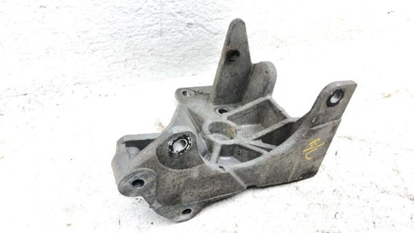1993 Buick Lesabre Mount Bracket Set For Ac Compressor Oem 24500699 — photo 1