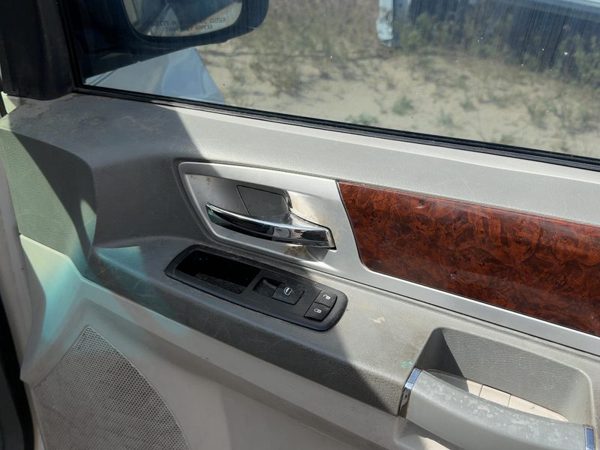 10 Town & Country Passenger Right Front Door Trim Panel With Switches Gray — photo 5
