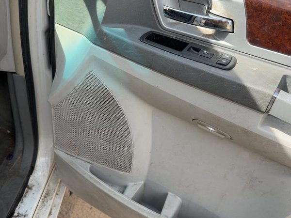 10 Town & Country Passenger Right Front Door Trim Panel With Switches Gray — photo 8