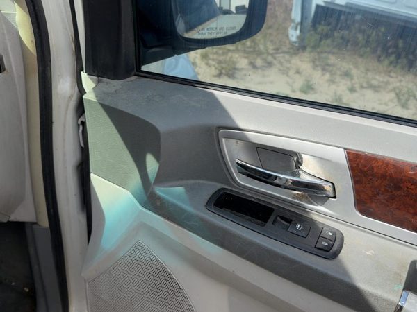 10 Town & Country Passenger Right Front Door Trim Panel With Switches Gray — photo 9