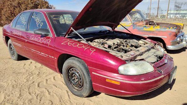 1995 Chevrolet Lumina — vehicle photo 1