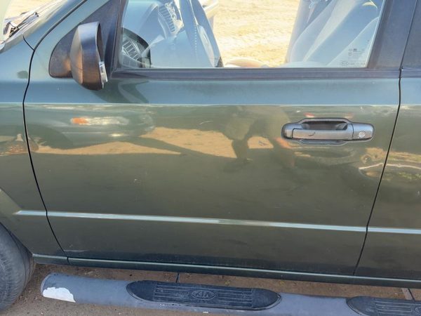 2006 Kia Sorento Front Door LH Ivy Green 3N — photo 1