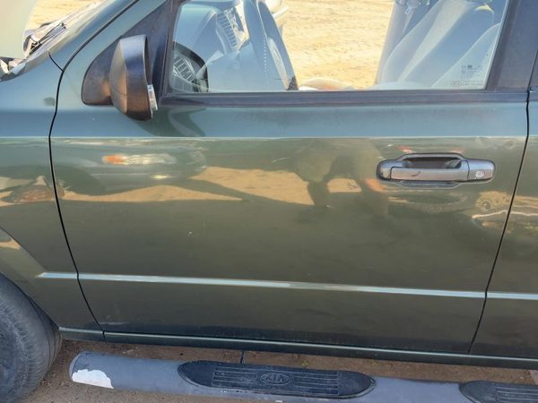 2006 Kia Sorento Front Door LH Ivy Green 3N — photo 2