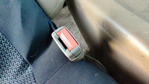 1994 Chevy Suburban Passenger Right Front Seat Belt Buckle Receiver Oem Tan — photo 3