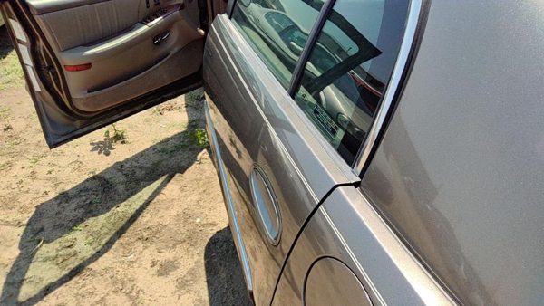 1999 Buick Park Avenue Rear Door LH Brown 76U — photo 2